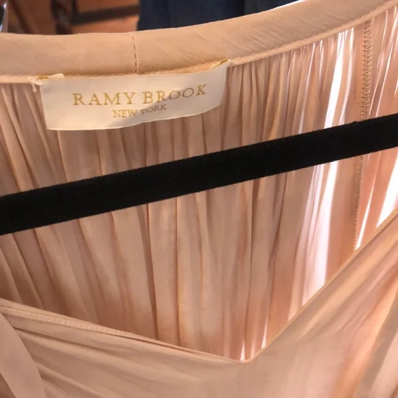 RAMY BROOK NEW YORK pastel pink top with beautiful full long sleeves. - Picture 3 of 9